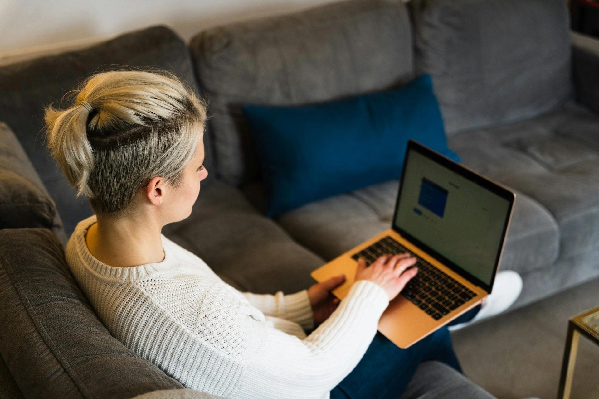 woman making changes - HeyGen Alternatives